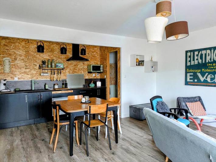 Location de vacances pour 3 personnes, avec terrasse et vue à Coulon