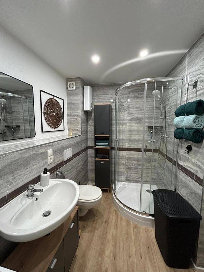 Ganze Wohnung, Moderne Wohnung nahe Nürburgring für bis zu 3 Personen in Luxem, Osteifel