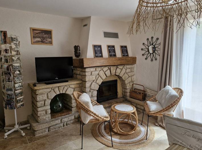 Location de vacances pour 4 personnes, avec jardin et piscine à Orgone - 2