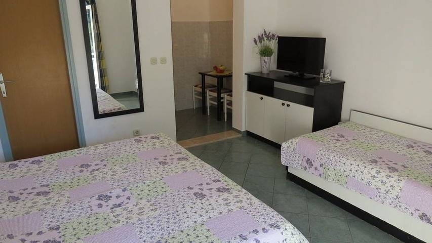 Studio für 3 Personen, mit Balkon in Orebic