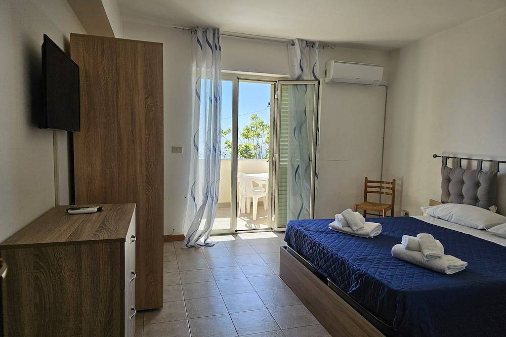 Ganze Wohnung, Vereinigte Letojanni 2, Sea Front. in Letojanni, Messina Provinz