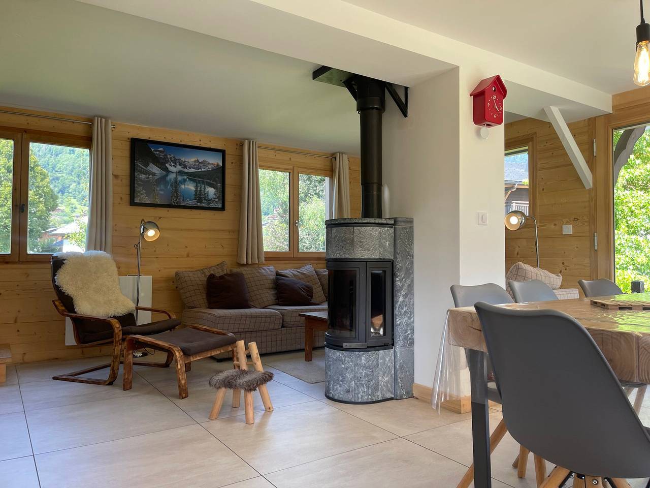 Amplio chalet renovado cerca del centro y del telecabina, ideal para familias y grupos. in Samoëns, Region Bonneville