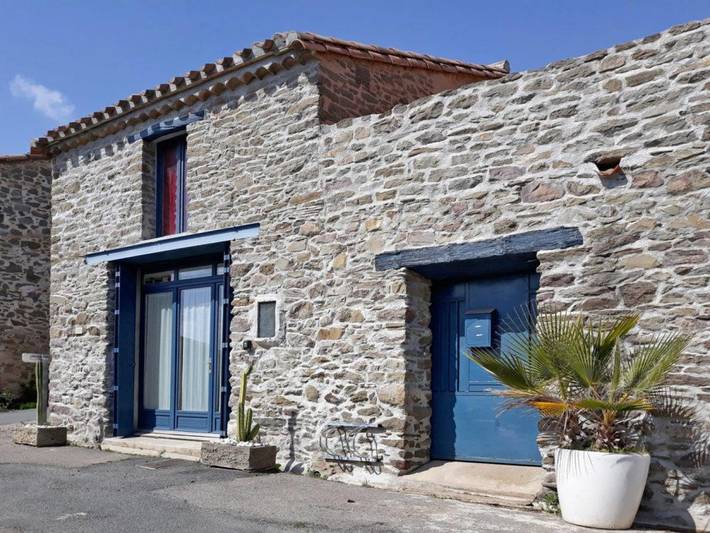 Gîte pour 4 personnes, avec terrasse, animaux acceptés à Escales