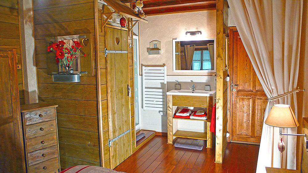L'Ourserie - Chambre simple en étage, douche, avec petit déj. in Saint-Paul-en-Chablais, Région de Thonon-les-Bains