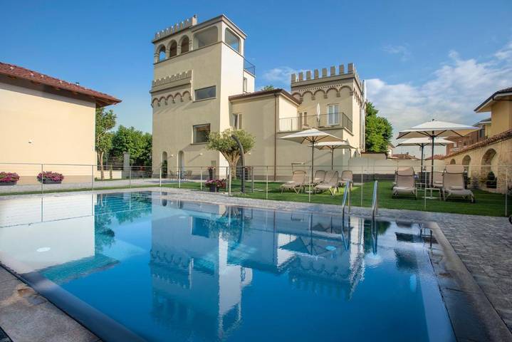 Location de vacances pour 2 personnes, avec Balcon et Terrasse ainsi que Jacuzzi et Jardin à Narzole
