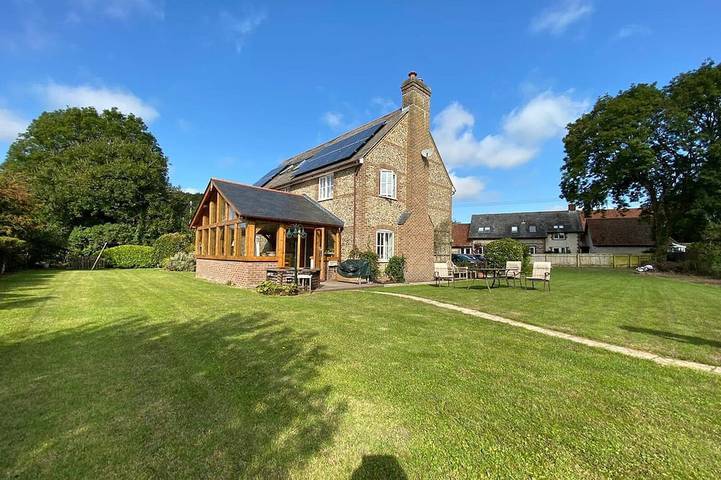 Cottage for 10 people, with Hot tub and Terrace as well as Garden in Dorset