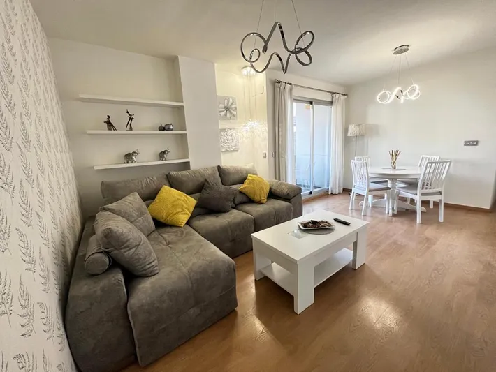 Apartamento de vacaciones para 6 personas, con jardín además de piscina y vistas - 1