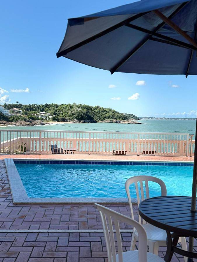 Pousadas para 3 pessoas, com sauna e vista e ainda jardim and piscina em Anchieta