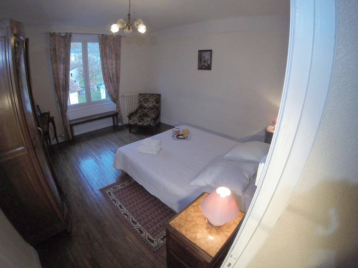 Appartement entier, Apartment with Mountain View in Vic-sur-Cère, Région d'Aurillac