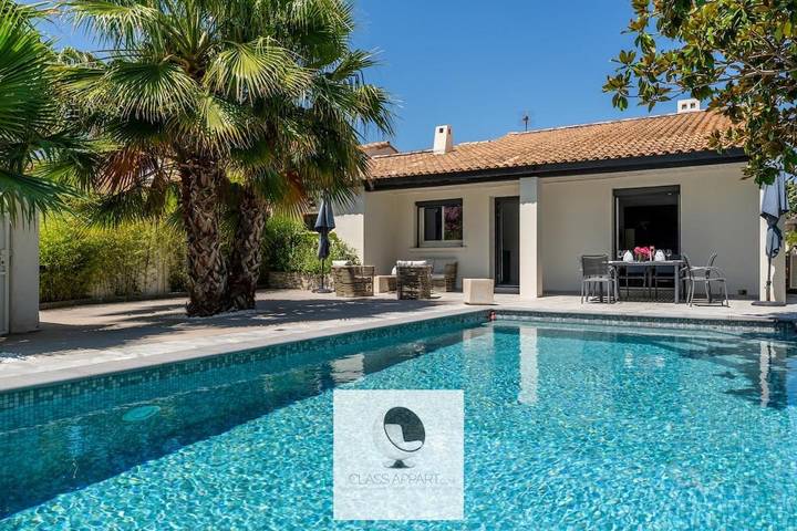 Villa pour 8 personnes, avec piscine et terrasse