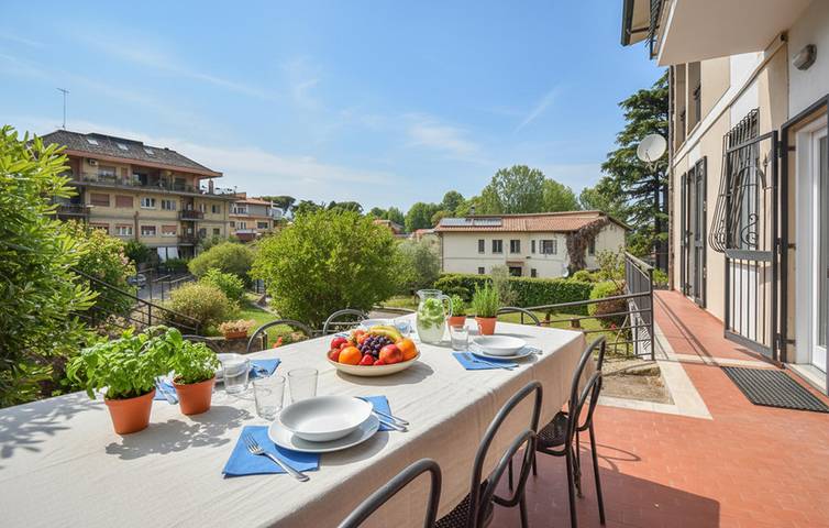 Apartamento vacacional entero, Encantador apartamento de 2 dormitorios con terraza en Anguillara Sabazia - a 800 m del centro de la ciudad in Anguillara Sabazia, Lago de Bracciano