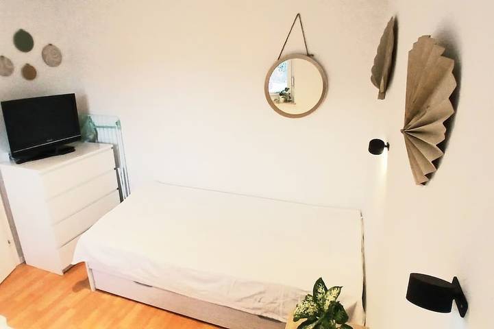Ganze Wohnung, Helle Ferienwohnung nahe Badesee mit Garten.  Familien und Haustierfreundlich! in Berumbur, Norden und Umgebung