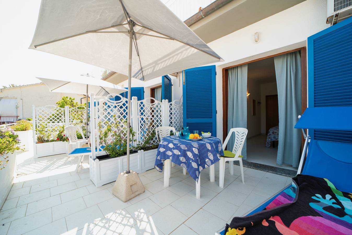 Entire apartment, Apartment 'Le Sirene Mono 3' with Private Terrace, Wi-Fi and Air Conditioning in Campo nell'Elba, Elba