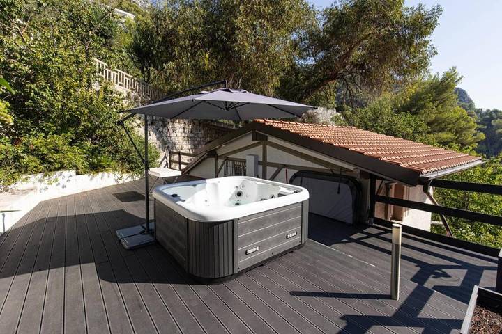 Villa pour 6 personnes, avec Balcon et Terrasse ainsi que Jardin et Piscine à Beausoleil