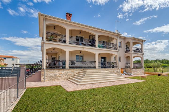 Ferienwohnung für 3 Personen, mit Balkon/Terrasse in Kosinozici