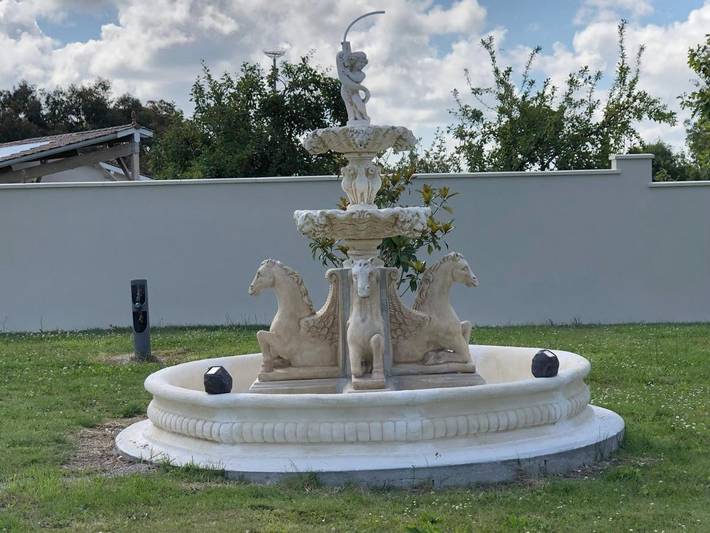 Location de vacances pour 2 personnes, avec vue et jardin à Jau-Dignac-et-Loirac - 2