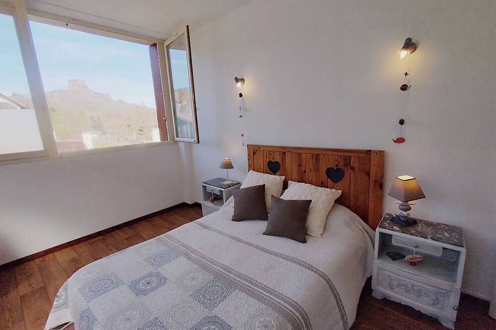 Appartement entier, Gîte Le Pariou -rdc- accès direct jardin -Résidence de Michèle à Murol in Murol, Parc naturel régional des Volcans d'Auvergne