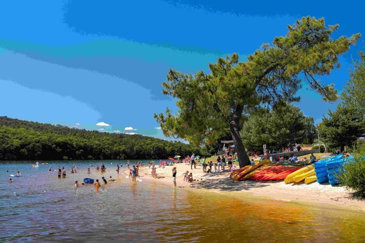 Location de vacances pour 6 personnes, avec terrasse ainsi que jardin et vue sur le lac, animaux acceptés dans Lac de Guerlédan - 2