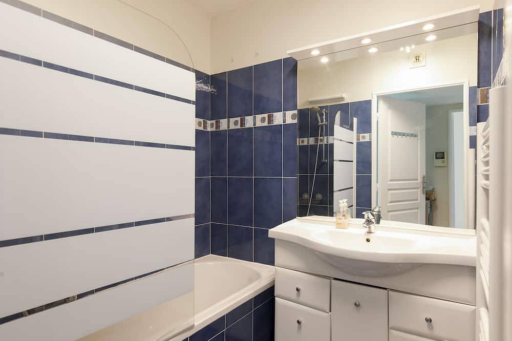 Appartement entier, Palais des Festivals, 10 mn à pied, Plages, Centre Ville, Terrasse +Parking Suv in Cannes, Côte méditerranéenne (France)