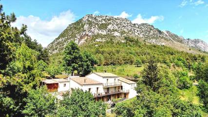 Maison d’hôte pour 12 personnes, avec vue ainsi que jardin et piscine à La Penne