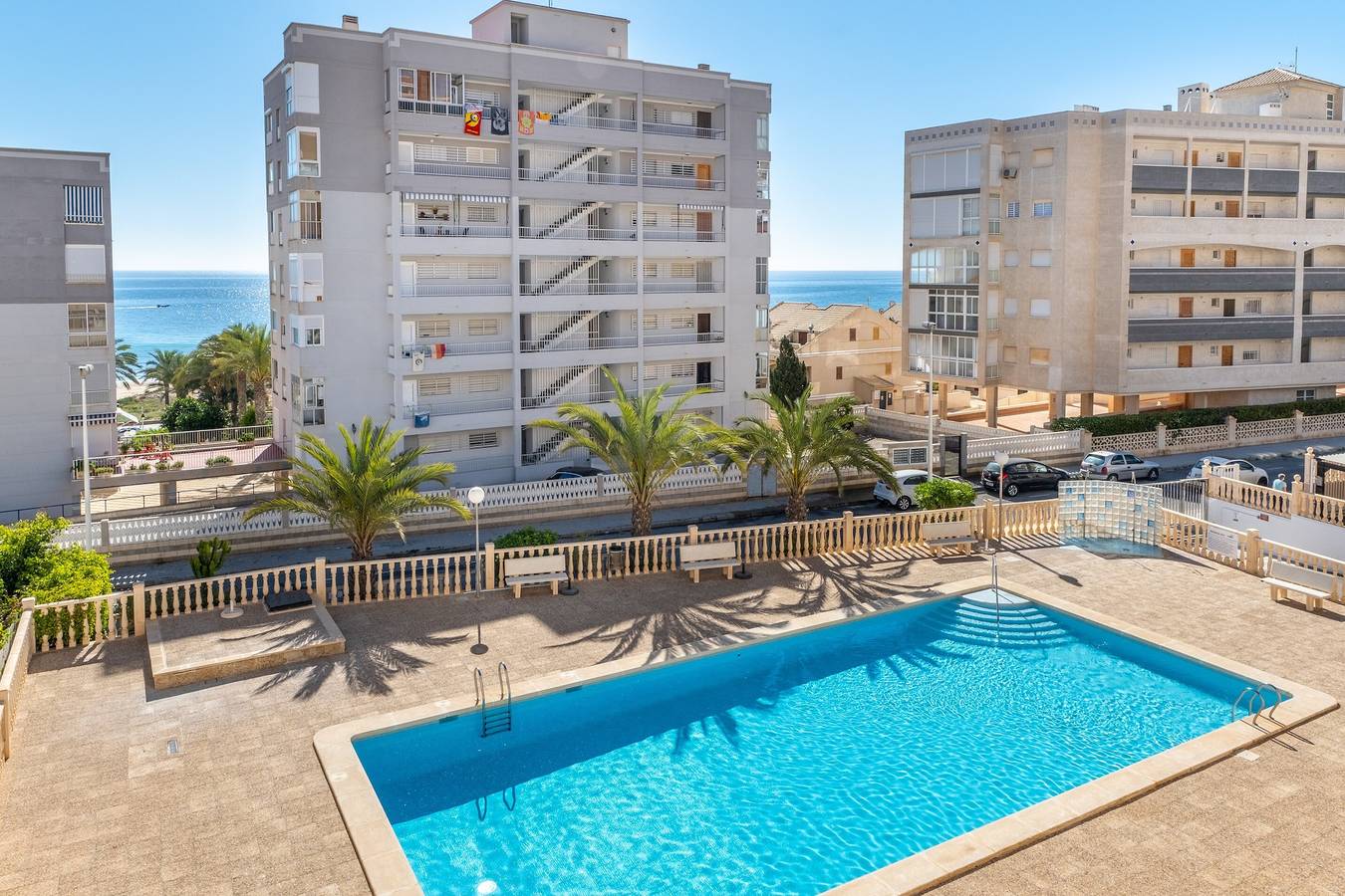 Apartamento entero, Apartamento 'Piso en la playa con piscinas y vistas al mar arenales' in Los Arenales del Sol, Elche