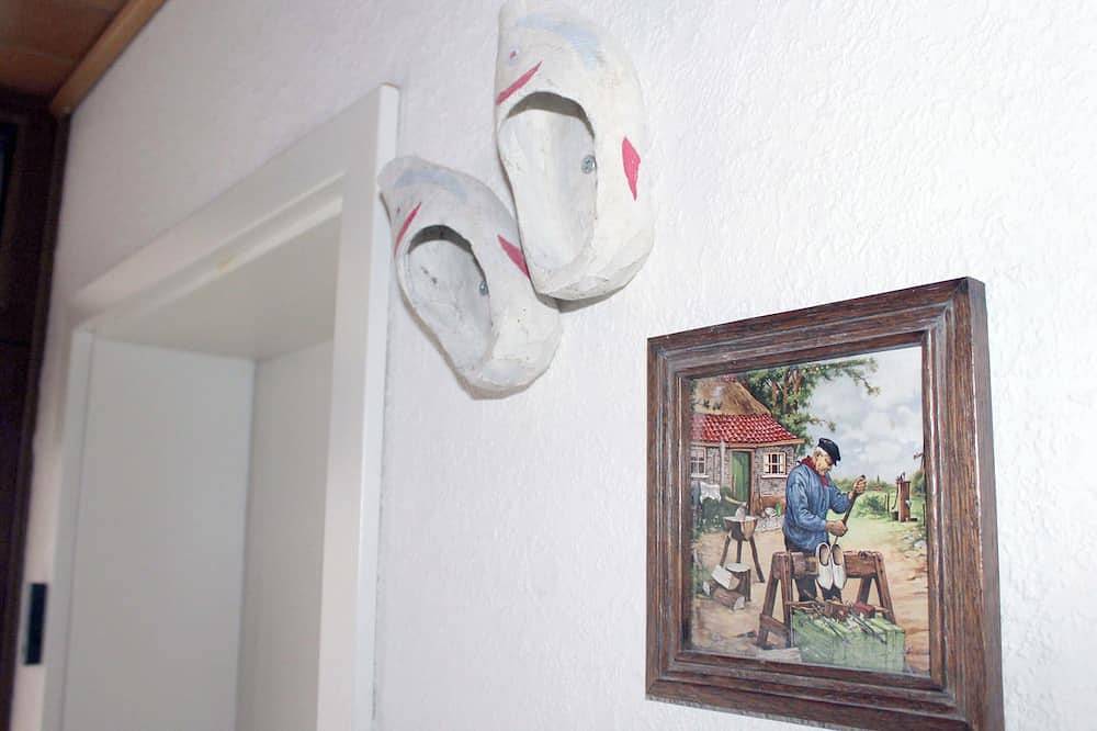 Ganze Wohnung, Grumbeerezimmer - 1-Zimmerwohnung mit 2x2m-Doppelbett, Kochnische, Dusche, Wc in Freckenfeld, Pfalz