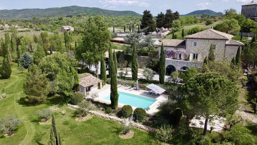 Gîte pour 2 personnes, avec piscine à Saint-André-de-Cruzières
