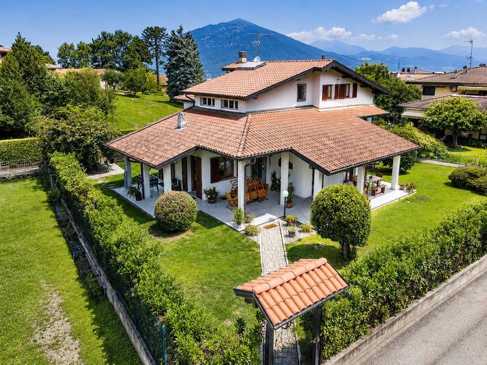 Ferienhaus für 8 Personen, mit Garten und Ausblick sowie Seeblick, mit Haustier in Comune di Luino - 2