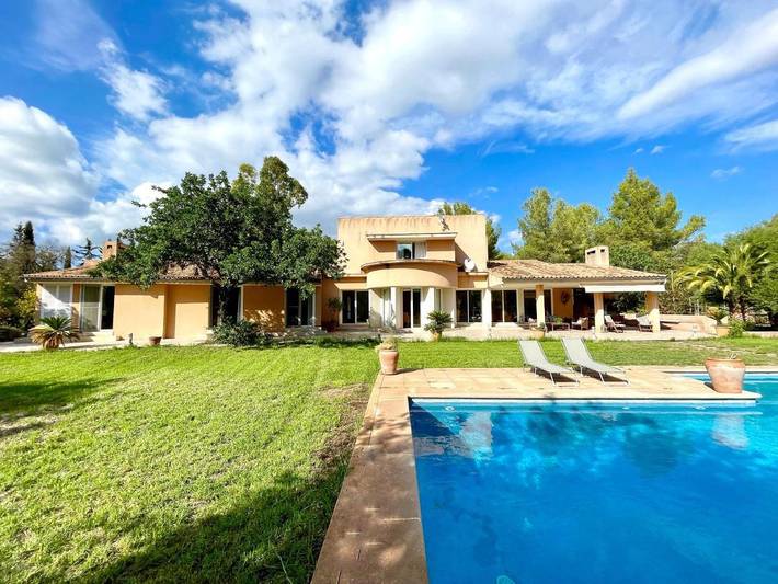 Apartamento para 8 personas, con Terraza y Jardín además de Piscina y Vistas al lago en Buñola