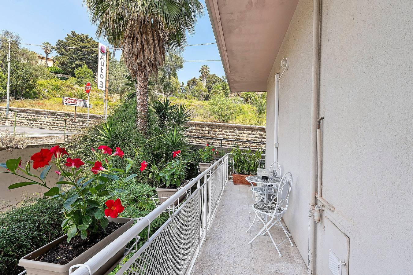 Holiday Home 'La Rosa Blu Vacation Home' with Balcony and Wi-Fi in San Remo, Sanremo Municipality