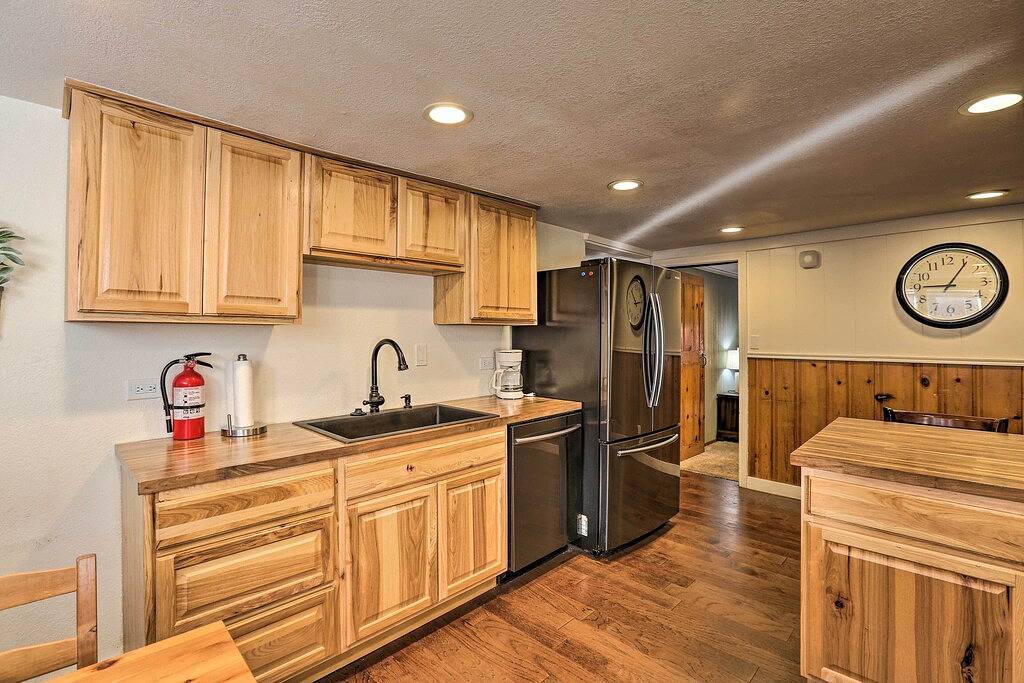 'Wildmanor Ranch' Near Red Rocks w/ Hot Tub! in Jefferson County