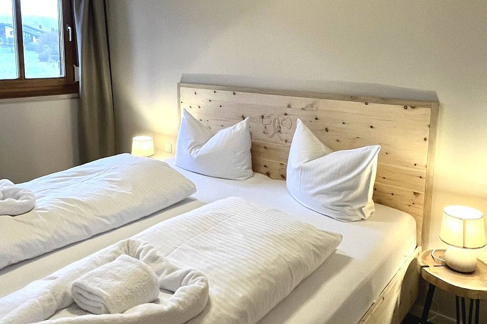 Appartement entier, Apartment in the immediate vicinity of the lake with Swiss stone pine bed, newly renovated and balcony in Bad Wiessee, Alpes bavaroises