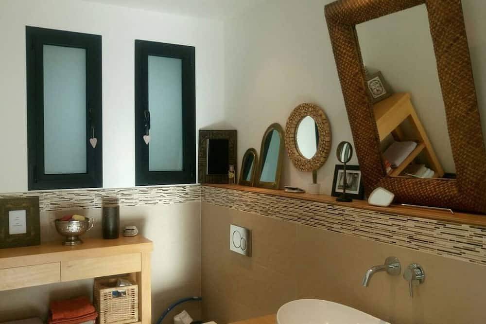 Villa In Avignon in Villeneuve-lès-Avignon, Nimes region