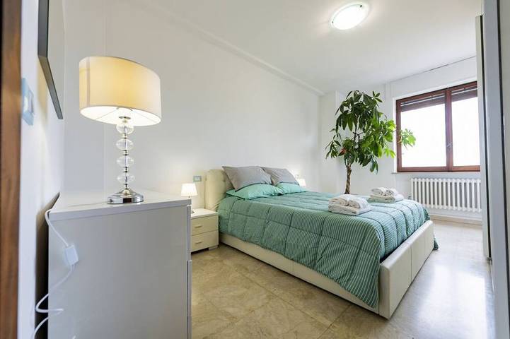 Ganze Wohnung, GuestHost - Charming 60 sqm apartment, perfect for two guests or couple with children, located on the sixth floor of a centrally located building (with elevator Not suitable for guests with disabilities).The property is located on Pescara’s main avenue in Pescara, Pescara Provinz