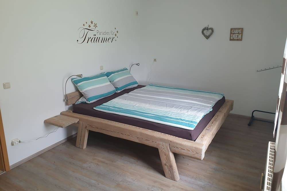 Ganze Wohnung, Geräumige Ferienwohnung (108 qm) für bis zu 5 Personen mit eigener Terrasse in Thanstein, Naturpark Oberpfälzer Wald