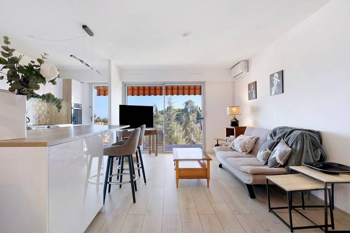 Appartement entier, Hauteur d'Antibes 3 pièces vue mer et montagne in Antibes, Côte méditerranéenne (France)