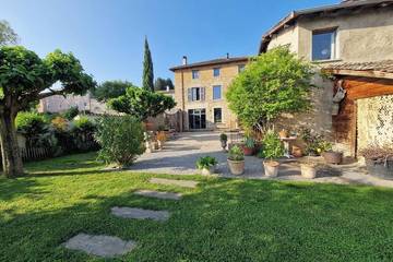 Gîte pour 4 personnes, avec jardin et balcon à Saint-Germain-au-Mont-d'Or
