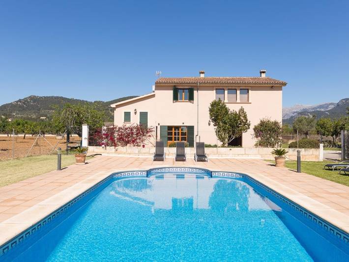 Finca voor 6 personen, with Balkon/Terras and Tuin as well as Zwembad in Selva