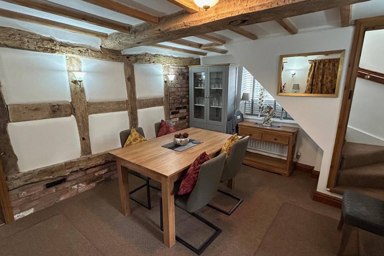 Farmhouse-Sleeps 5-Near Alton Towers/Peak Dist in Alton Towers, Staffordshire