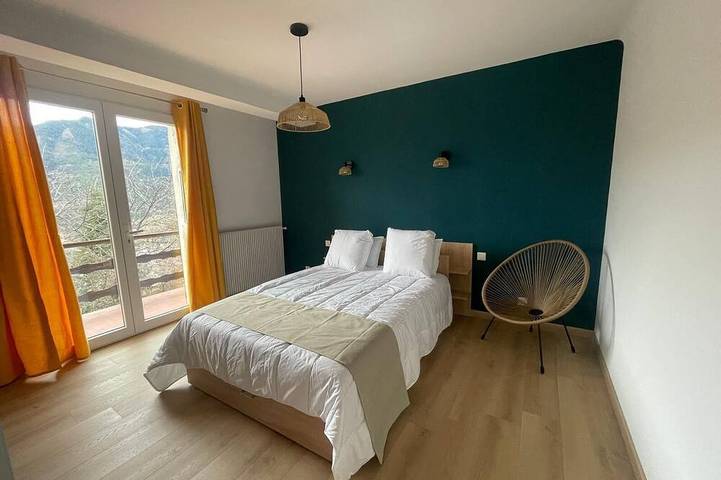 Entire apartment, Le Serre 2 - Apartment in a detached house in the mountains in Belvédère, Nice region