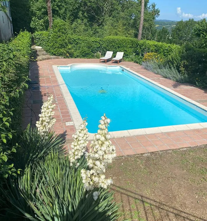 Alojamiento y desayuno para 4 personas, con piscina además de jardín y vistas - 1