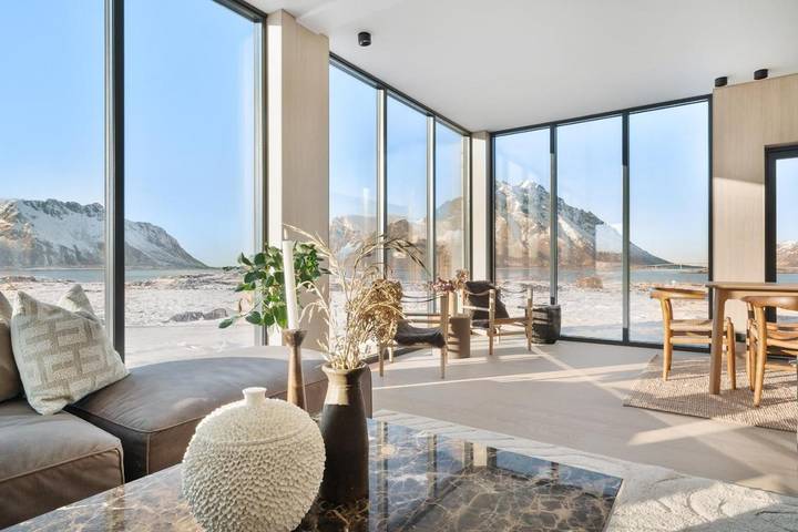 Ferienhaus für 15 Personen, mit Sauna und Terrasse sowie Ausblick, mit Haustier auf den Lofoten