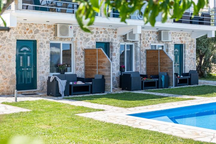 Entire apartment, Gkountis Stone Apartment 3: Sea View, Shared Pool & Wi-Fi in Greece