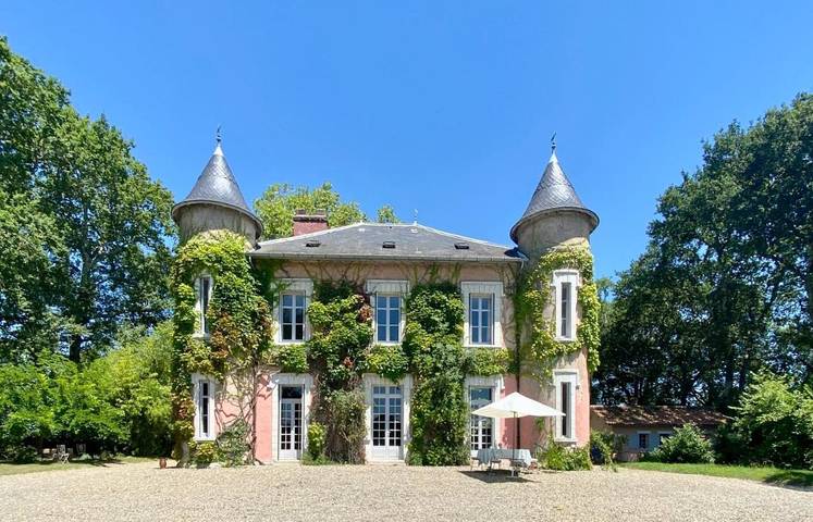 Location de vacances pour 16 personnes, avec Terrasse et Jardin ainsi que Piscine et Vue à Sainte-Marie-de-Gosse