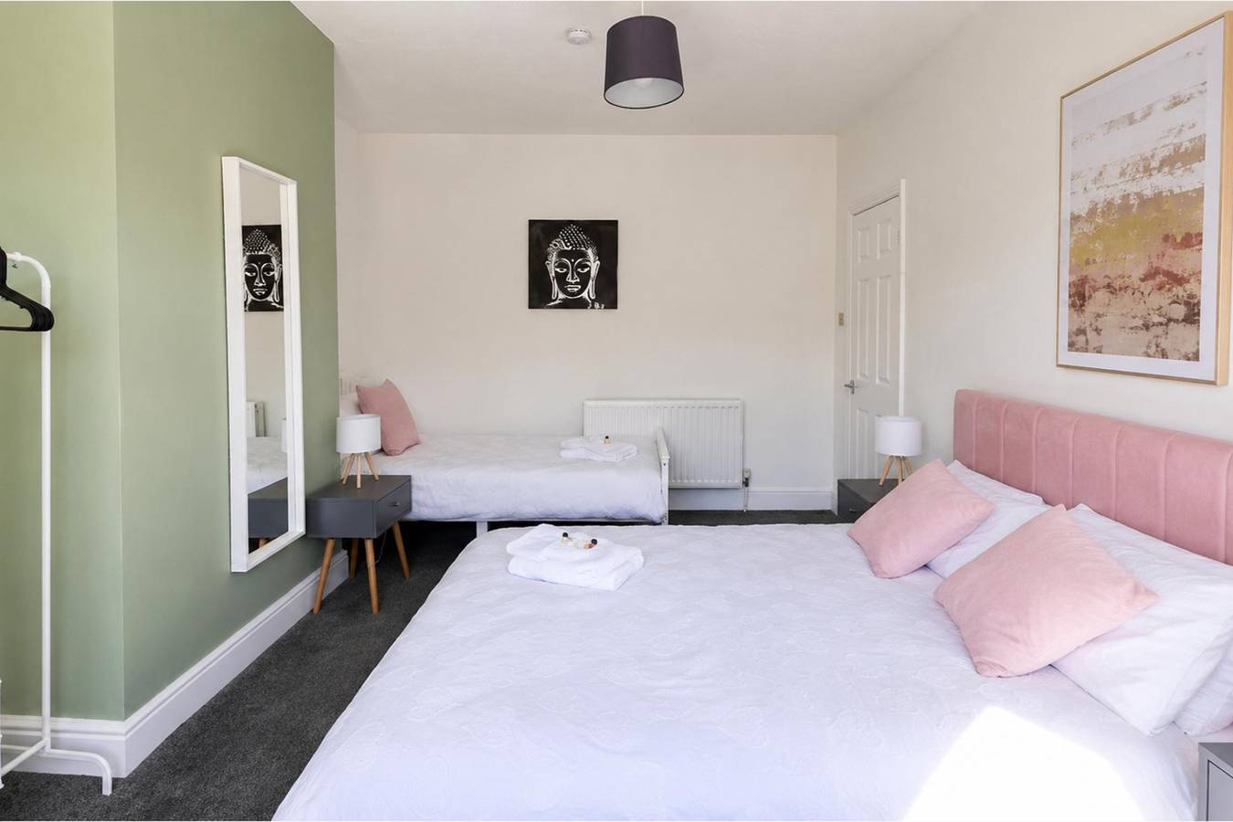 House Sleeps 7 with Wifi in Gateshead
