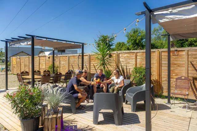 Parc de vacances pour 5 personnes, avec vue ainsi que jardin et piscine en Alsace