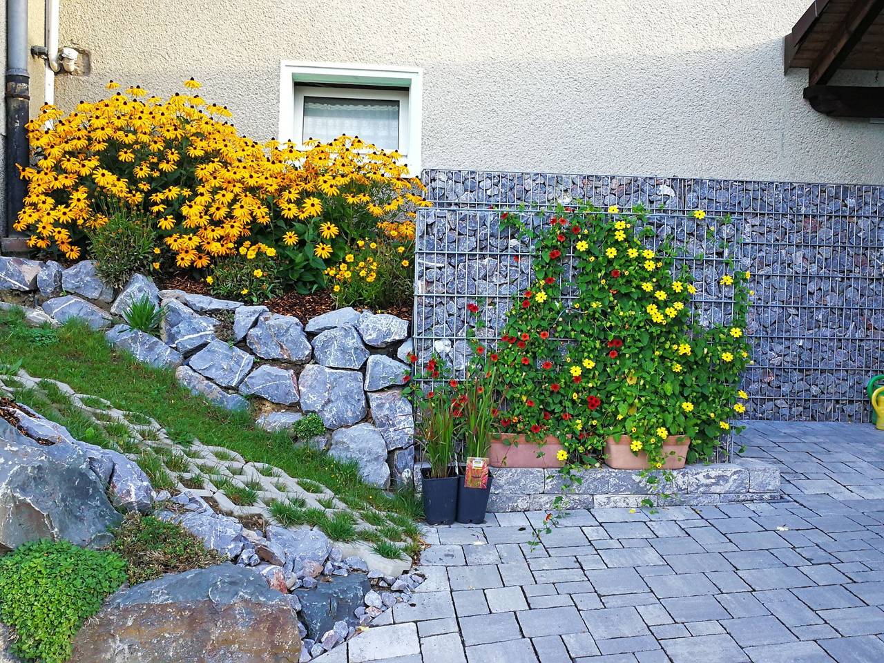 Ganze Wohnung, Ferienwohnung 'Am Silberg' mit Bergblick, privater Terrasse und Wi-Fi in Plettenberg, Märkischer Kreis