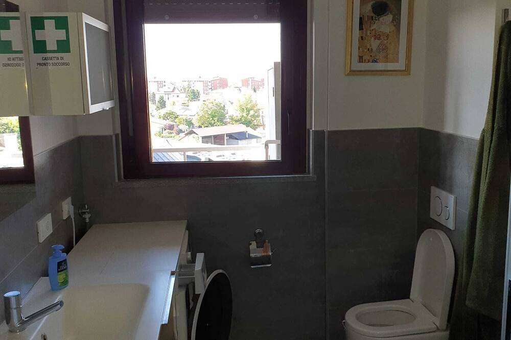 Ganze Wohnung, Appartamento luminoso  con balcone, silenzioso davanti a un parco vicino a Gym in Centro (Gallarate), Gallarate