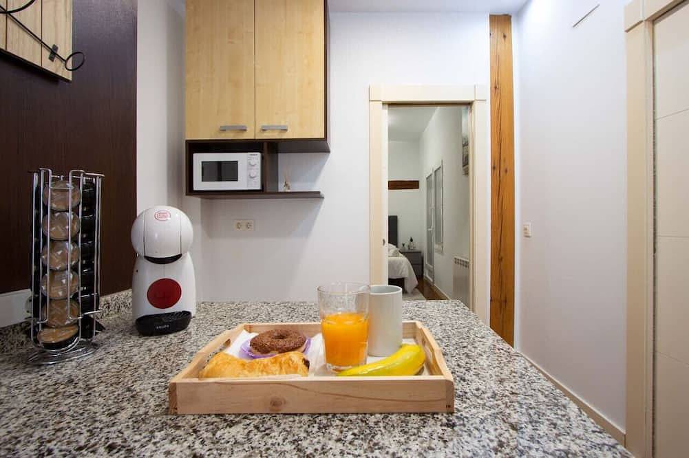 Entire apartment, Stunning Flat Historic Center Plaza Mercado in Logroño, La Rioja Province