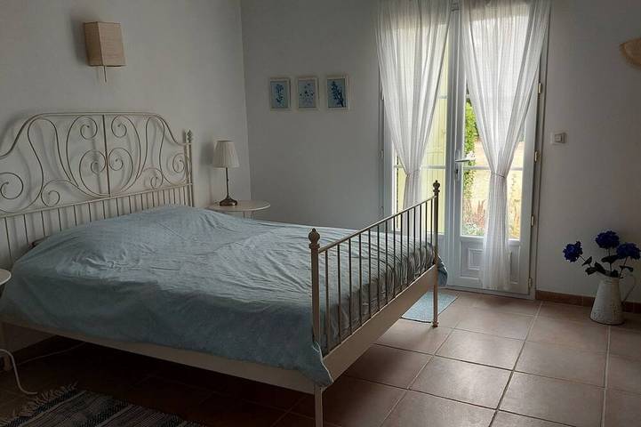 Location de vacances pour 8 personnes, avec terrasse et jardin à Mortagne-sur-Gironde - 2